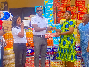 Kwasi Appiah handing over the items to the Tamale Children's Home