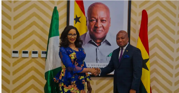 Foreign ministers of Ghana and Nigeria don call for calm afta dem meet for Ghana