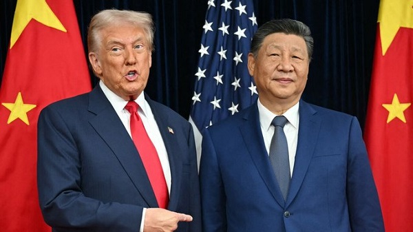 President Xi Jinping (R) and President Donald Trump (L)