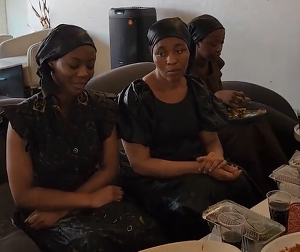 Odo Broni spotted eating with Lumba’s children from Akosua Serwaa after the funeral