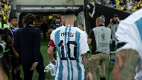 Messi and his teammates left the field during a game against Brazil