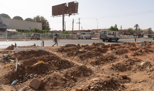 Roadside graveyards in Omdurman, Sudan, on April 27, 2025