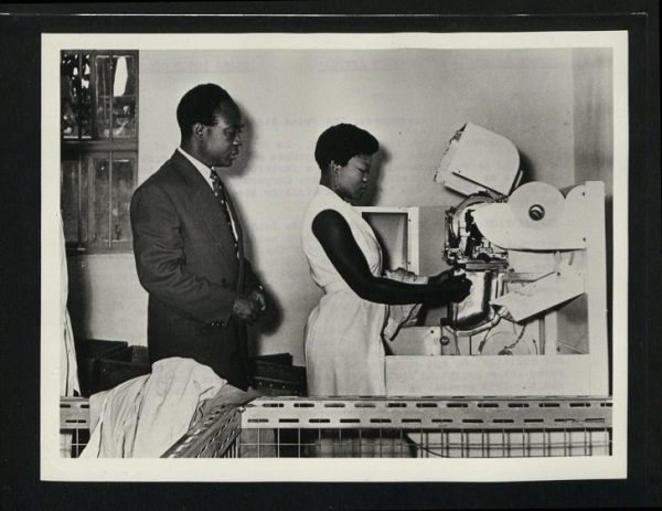 See this rare photo of Kwame Nkrumah touring a factory