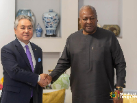 Jeenbek Kulubayev (L) with John Dramani Mahama (R)