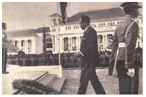 Dr Kwame Nkrumah about to lay a wreath in honour of Patrice Lumumba in Accra