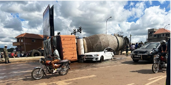 The crash scene where a cement mixer truck rammed into a Mistubishi at Nkumba University