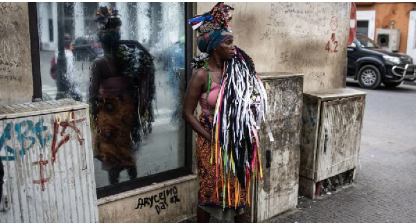 Many Angolans are compelled to make a living in the informal sector like in street vending