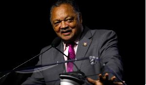Jesse Jackson, wey be celebrated civil rights leader don die