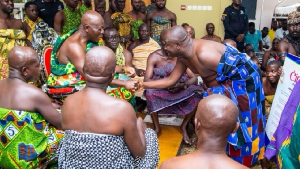 Otumfuo Osei Tutu II (L) shaking hands with the Dompiahene of Asante Akyem Agogo