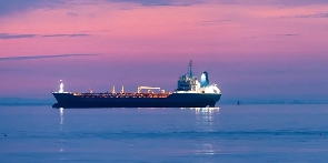 Crude oil tanker