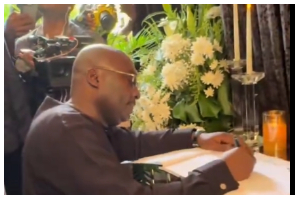 Dr Mahamudu Bawumia signing the book of condolence