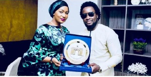 Samira Bawumia congratulating Ghanaian gospel artiste Sonnie Badu