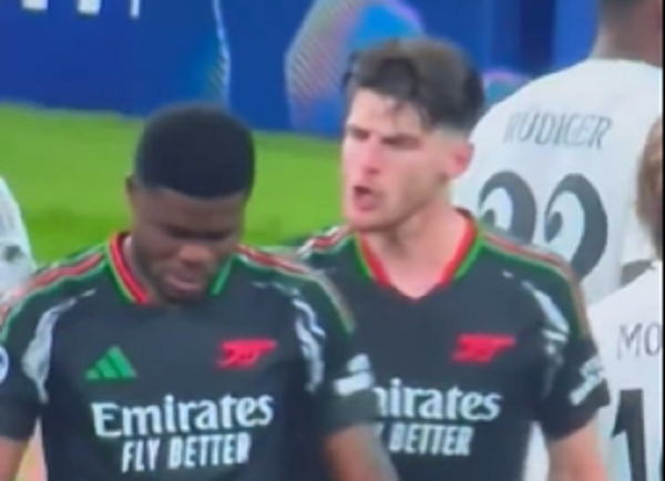 Declan Rice shouting at Partey [L]