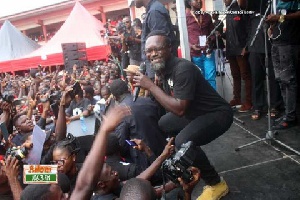 Songo twerks to Ebony’s ‘Sponsor’ at one week memorial