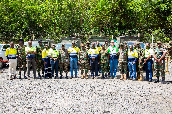 Major-General Oppong-Peprah in a group photo with staff of AngloGold Ashanti’s Obuasi mine