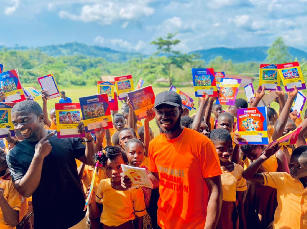 Emmanuel Asiamah with the pupils