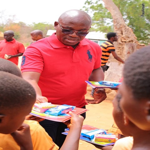 Paul Ansah donating some items to the school children