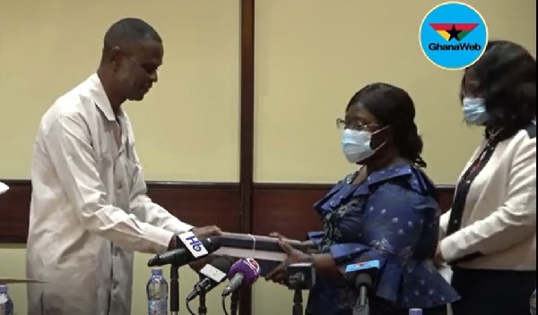 Administrator General hands over notes to 2020 transition team