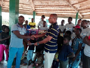 A Player of BA United presenting the items to one of the hospitals
