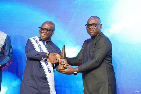 Managing Director of Labadi Beach Hotel , David Eduarful (left) receiving the award