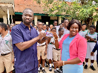 Nana Agyei Baffour Awuah (L) presenting the items to the school authorities
