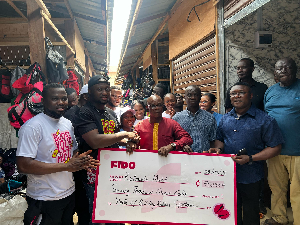 A delegation from Fido visited Kantamanto Market to present their donation with refreshments