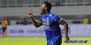 Michael Essien climbed off the bench to help Persib Bandung record a 3-1 win over Mitra Kukar