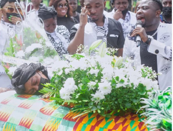 Afia Schwarzenegger weeps at father's funeral