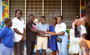 Stonebwoy and his team making the presentation to Holyfield Odorba