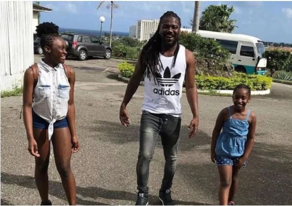 Samini with his daughters