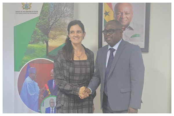 Mariana Gonçalves Madeira (Left) with Seidu Issifu after their meeting