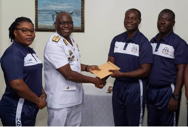The Chief of Naval Staff commending the Sports team