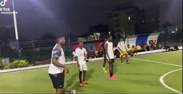 Asamoah Gyan and the young footballers