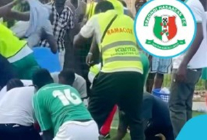 Soldiers helped the player who collapsed to gain consciousness during the match