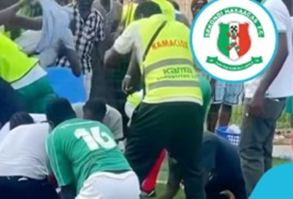 Soldiers helped the player who collapsed to gain consciousness during the match
