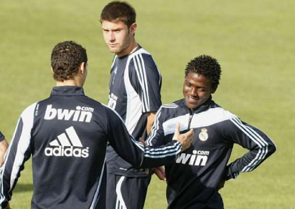 A photo of Daniel Opare training with the Real Madrid first team