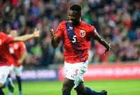 Alexander Tettey scores for Norway against Italy