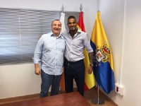 Kevin Prince Boateng with an official of Las Palmas