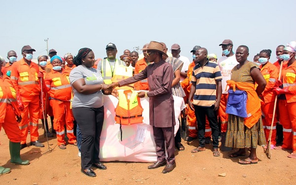 Madam Yaa Oforiwaa handing over the life jackets to Godwin Kwame Dadzawa