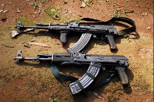 It is alleged that the guns were rented to the robbers by the policemen