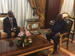 Ghana President Nana Akuffo Addo (right) in talks with Kwesi Appiah (left)