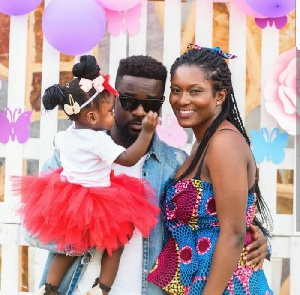 Rapper sarkodie with girlfriend Tracy and daughter Titi