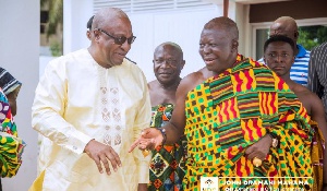 Otumfuo Osei Tutu II with John Dramani Mahama