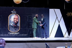 Kwaku Osei-Sarpong receivig the award
