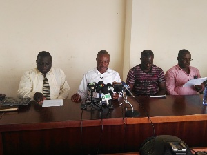 Chairman of the Union, George Nyauno [Middle] addressing a news conference