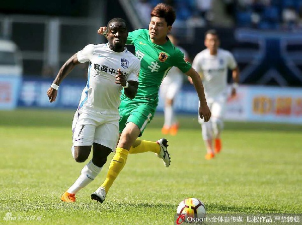 Frank Acheampong in action for Tianjin TEDA