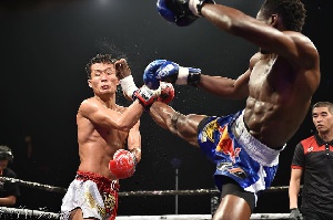 Gerald Dah kicks his opponent