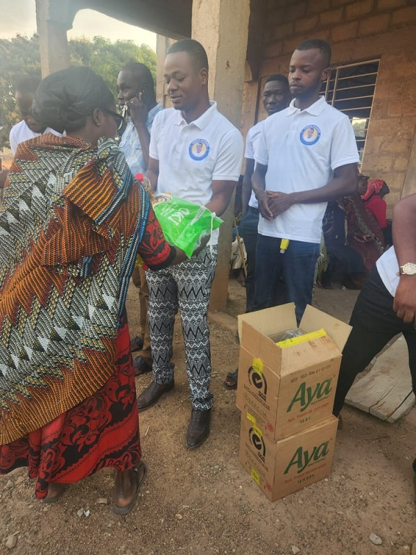 Enock Nyarko presenting items to the needy