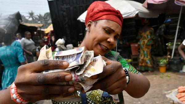 Market woman hold money wey traders reject for Awgbu market for Anambra