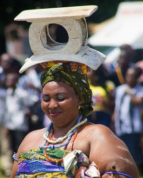 A woman carrying a stool as part of the celebration of Hogbetsotso Festival